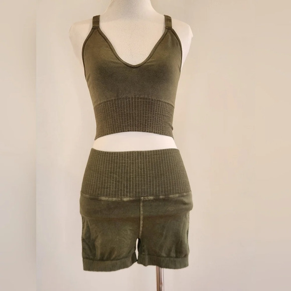 Bundle!! || FREE PEOPLE MOVEMENT || NWOT Good Karma crop top, shorts - Picture 1 of 7